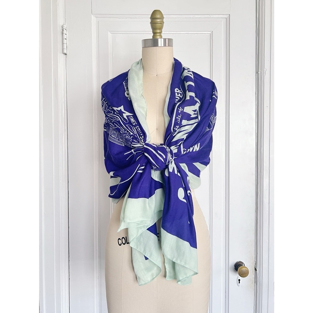 J Crew • Manhattan scarf wrap NYC New York City landmarks souvenir travel map - Picture 3 of 10